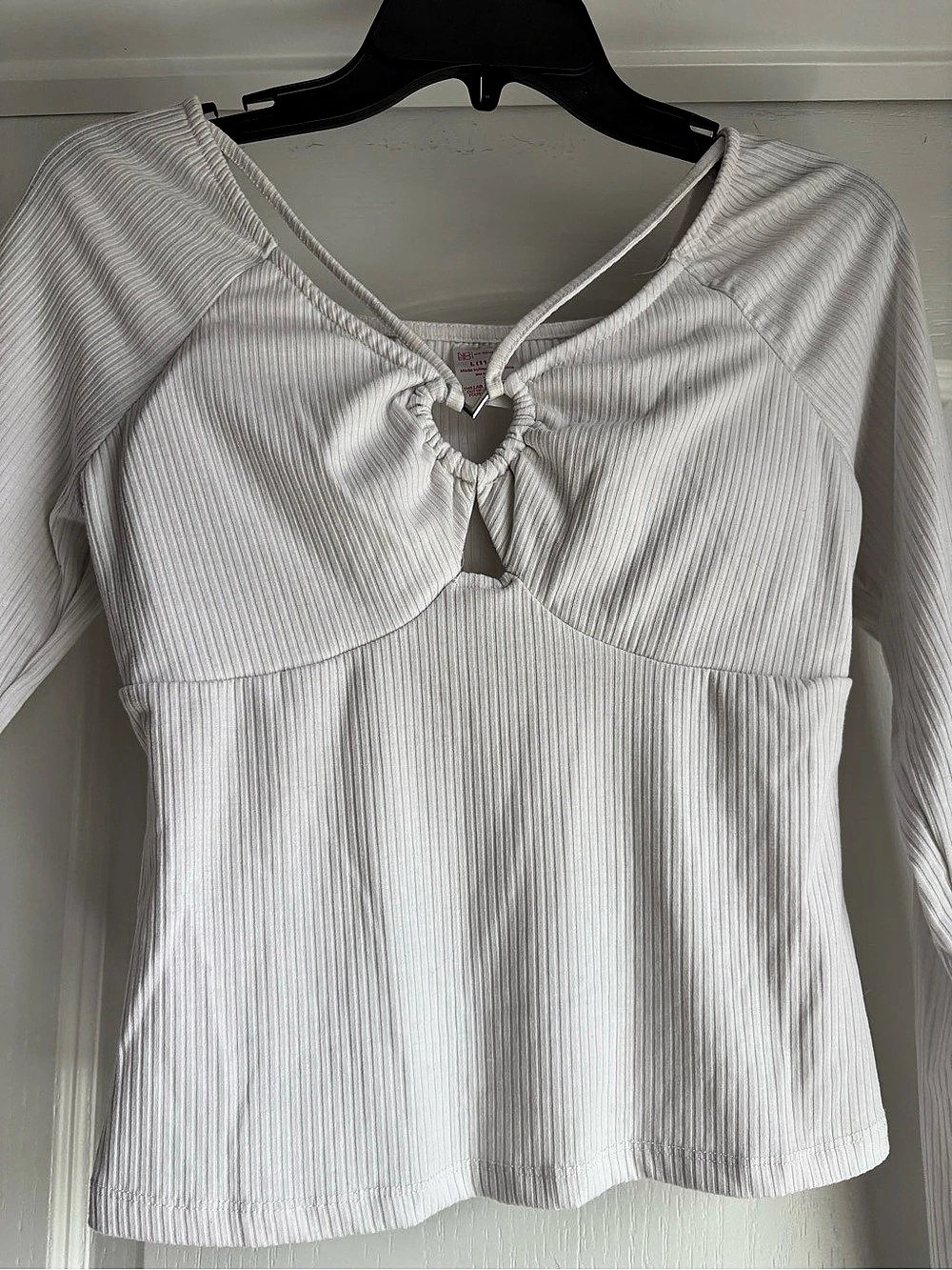 No Boundaries Heart Ring Cut Out Top Ribbed Long Sleeve Top in White Size Large